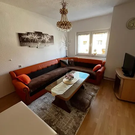 アパート Lara クープレス