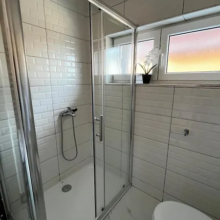 Lara アパート クープレス